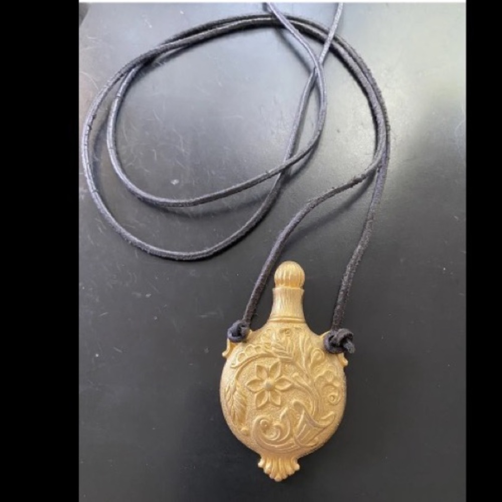 VINTAGE 1980s MATTE GOLD TONE PERFUME BOTTLE SHAPED PENDANT NECKLACE SUEDE CORD